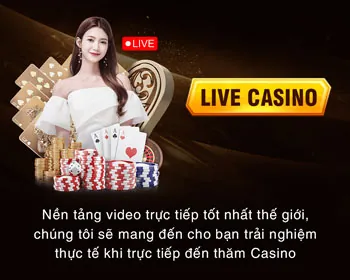 Dealer chuyên nghiệp đang điều hành bàn chơi